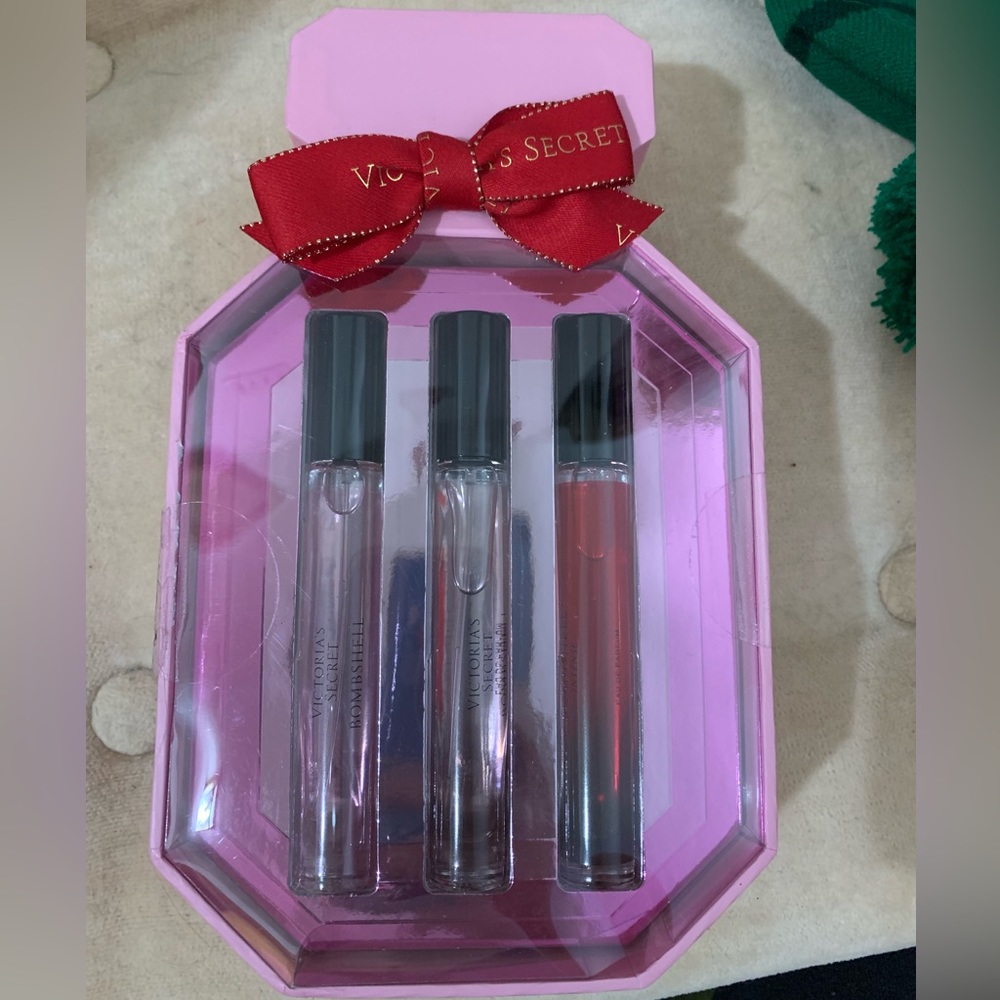 New in box Victoria’s Secret Best of Bombshell travel spray trio set